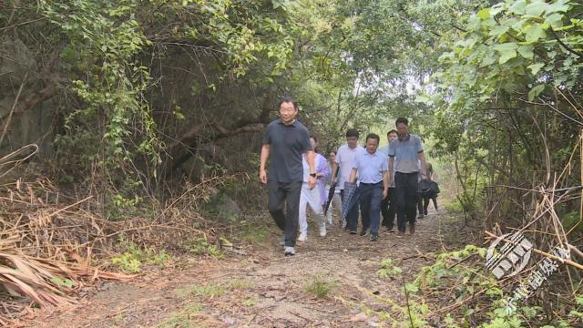 董方平调研南环大桥 陆水湖库区扶贫公路建设 打通断点堵点 完善路网建设 满足人民群众对美好生活的追求